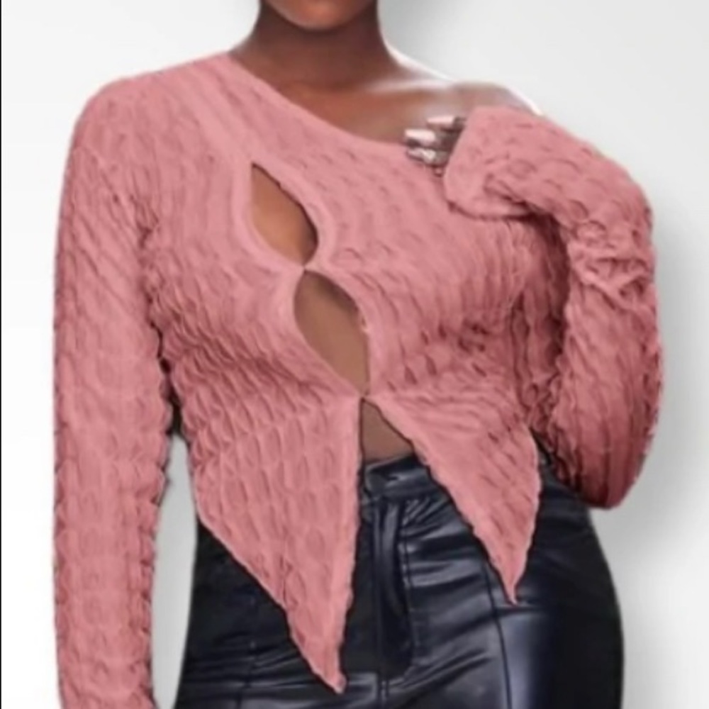 Asymmetrical Neck Cut-Out